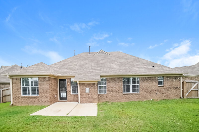 1,745/Mo, 3825 Farm Pond Cv E Southaven, MS 38671 Rear View