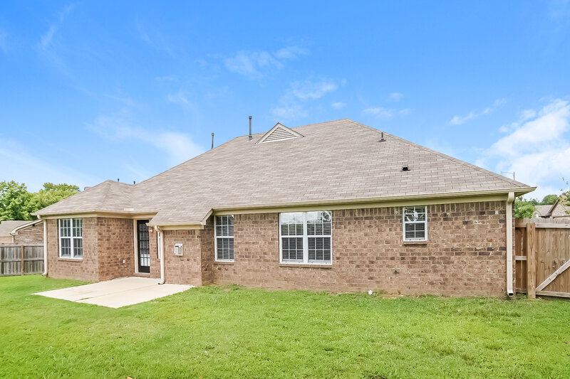 1,745/Mo, 3825 Farm Pond Cv E Southaven, MS 38671 Rear View 2