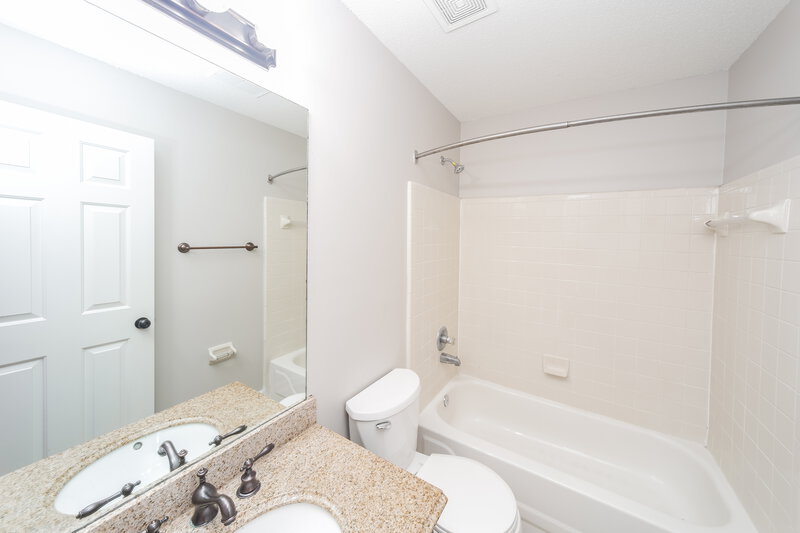 1,770/Mo, 5712 Michaelson Dr Olive Branch, MS 38654 Bathroom View