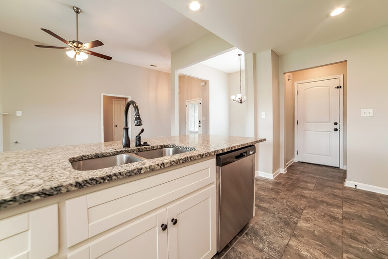 2,275/Mo, 3173 Greenhouse Dr Southaven, MS 38672 Kitchen View
