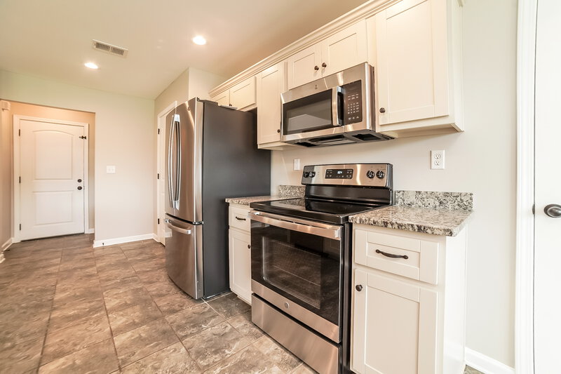 2,275/Mo, 3173 Greenhouse Dr Southaven, MS 38672 Kitchen View 2