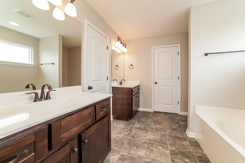 2,275/Mo, 3173 Greenhouse Dr Southaven, MS 38672 Main Bathroom View