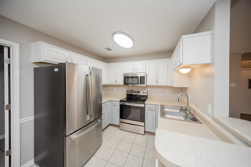 1,690/Mo, 5616 Sparrow Run Olive Branch, MS 38654 Kitchen View 2