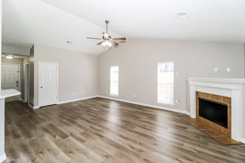 2,530/Mo, 8285 Willow Dr Southaven, MS 38671 Living Room View 2