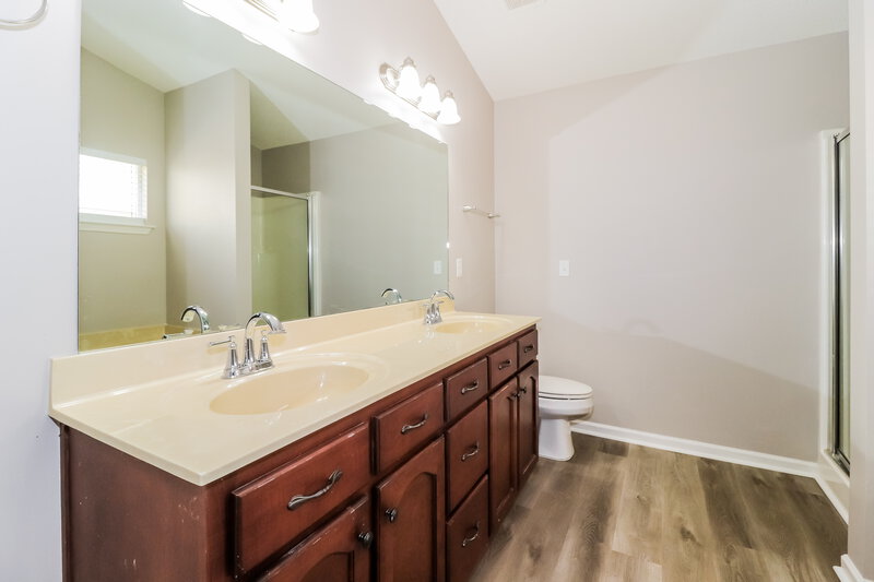 2,530/Mo, 8285 Willow Dr Southaven, MS 38671 Main Bathroom View