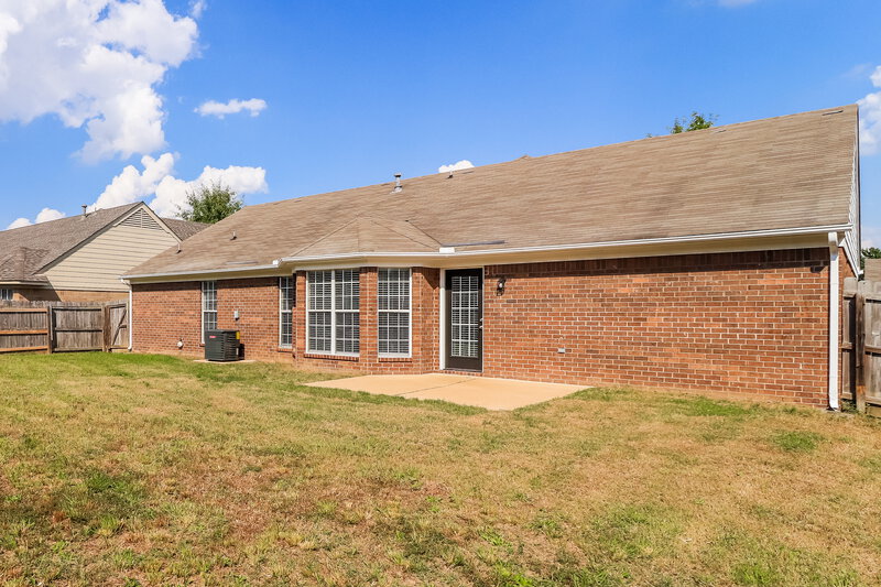 2,530/Mo, 8285 Willow Dr Southaven, MS 38671 Rear View 2