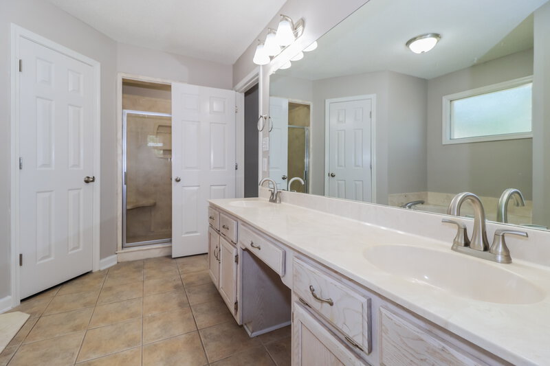 3,250/Mo, 5878 White Ridge Cir W Olive Branch, MS 38654 Main Bathroom View
