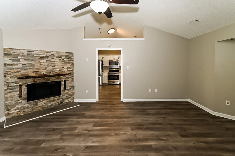 1,935/Mo, 1420 Peppermill Dr N Southaven, MS 38671 Living Room View 2