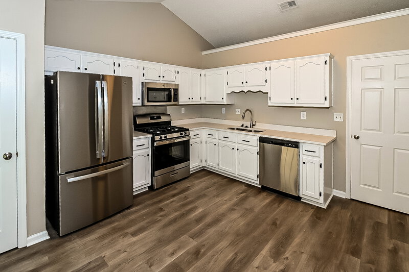 1,935/Mo, 1420 Peppermill Dr N Southaven, MS 38671 Kitchen View 2