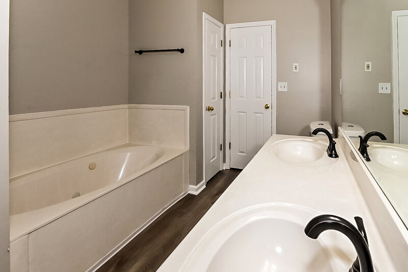 1,935/Mo, 1420 Peppermill Dr N Southaven, MS 38671 Main Bathroom View