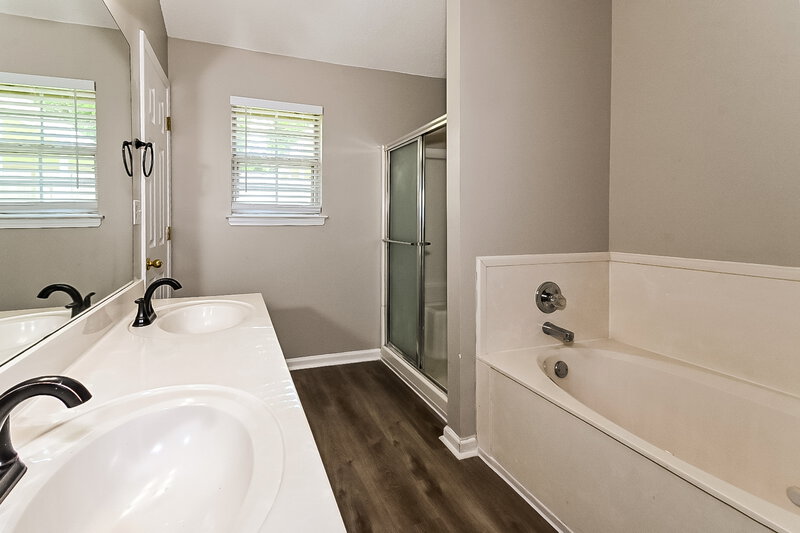 1,935/Mo, 1420 Peppermill Dr N Southaven, MS 38671 Main Bathroom View 2