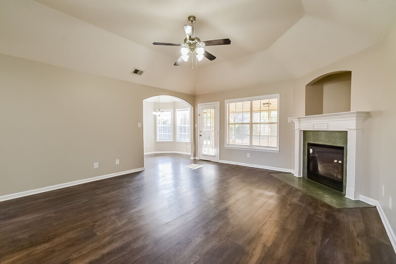 2,035/Mo, 7843 Plantation Ridge Cv Olive Branch, MS 38654 Living Room View 2