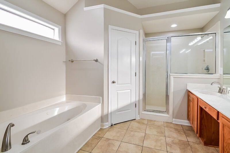 2,035/Mo, 7843 Plantation Ridge Cv Olive Branch, MS 38654 Main Bathroom View