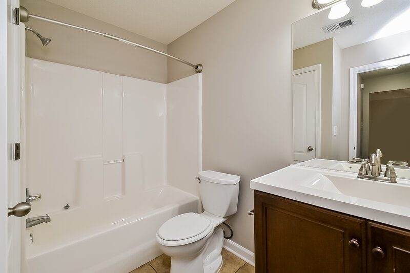 2,035/Mo, 7843 Plantation Ridge Cv Olive Branch, MS 38654 Bathroom View 2