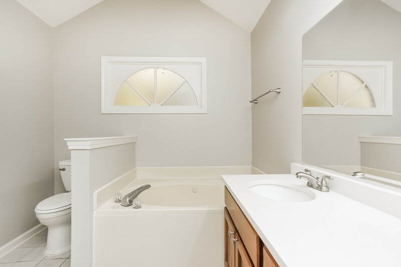 1,990/Mo, 8772 Cedar Mills Cir Cordova, TN 38016 Main Bathroom View