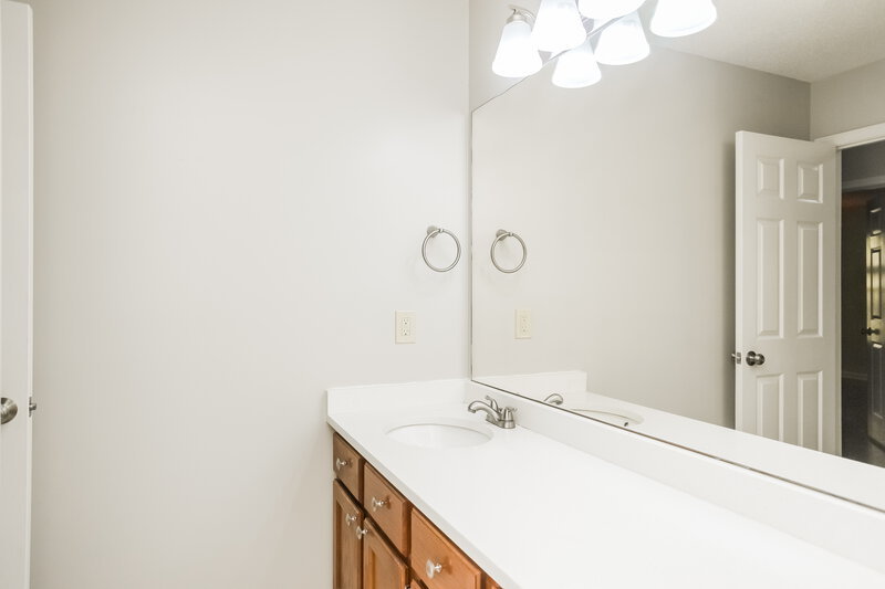 1,990/Mo, 8772 Cedar Mills Cir Cordova, TN 38016 Bathroom View 2