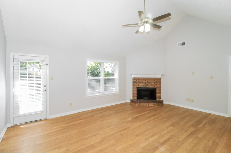 1,925/Mo, 7439 Overcreek Ln Bartlett, TN 38133 Living Room View