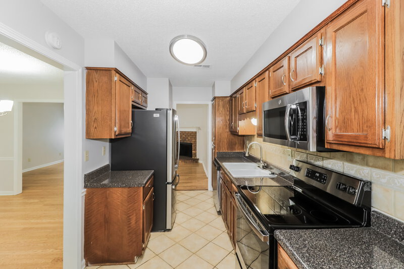 1,925/Mo, 7439 Overcreek Ln Bartlett, TN 38133 Kitchen View