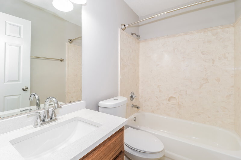 1,925/Mo, 7439 Overcreek Ln Bartlett, TN 38133 Bathroom View