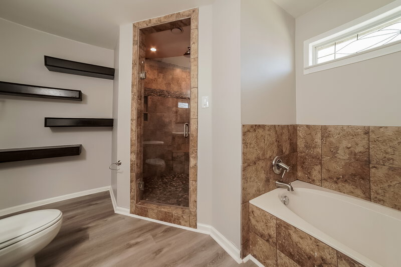 1,735/Mo, 7413 Tack Cv Southaven, MS 38671 Main Bathroom View