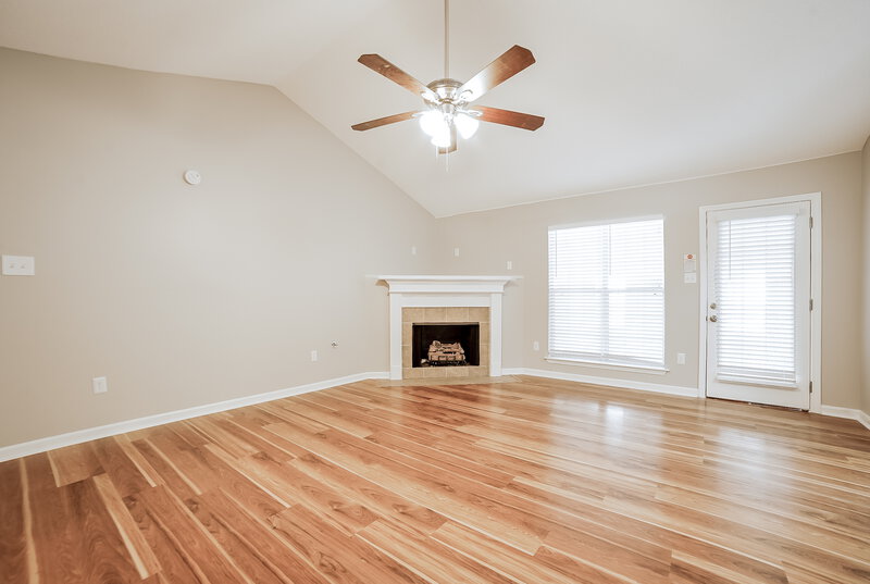 2,710/Mo, 7089 Willow Point Dr Horn Lake, MS 38637 Living Room View