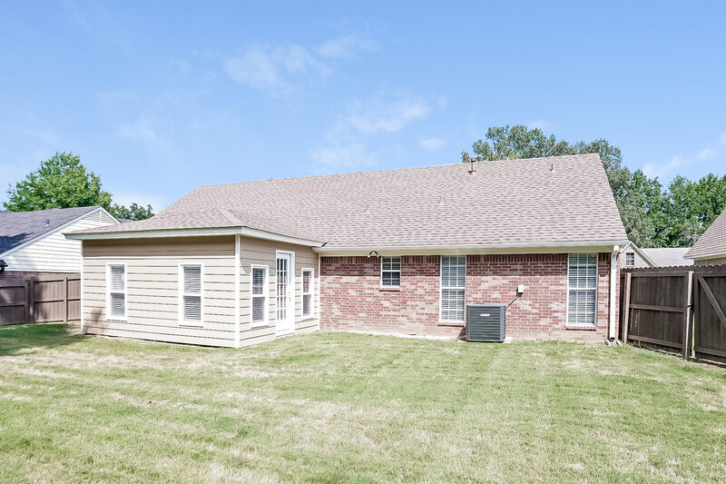 2,710/Mo, 7089 Willow Point Dr Horn Lake, MS 38637 Rear View