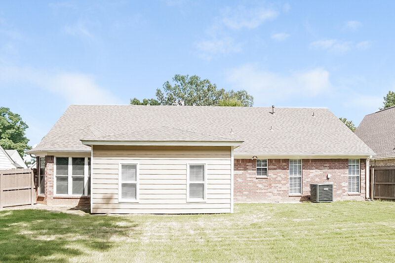 2,710/Mo, 7089 Willow Point Dr Horn Lake, MS 38637 Rear View 2