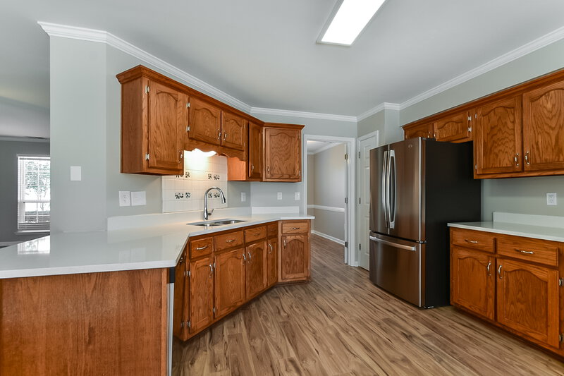 1,970/Mo, 2121 Ansley Park Ln Southaven, MS 38672 Kitchen View