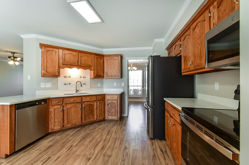 1,970/Mo, 2121 Ansley Park Ln Southaven, MS 38672 Kitchen View 2
