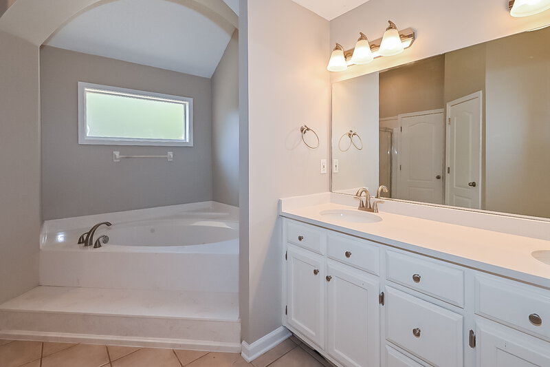 2,320/Mo, 13031 Sandbourne South Olive Branch, MS 38654 Main Bathroom View 2