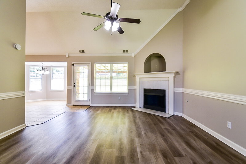2,430/Mo, 5673 Grove Ln Horn Lake, MS 38637 Living Room View