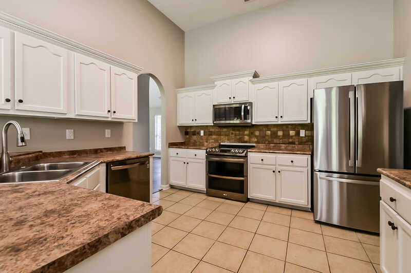 2,430/Mo, 5673 Grove Ln Horn Lake, MS 38637 Kitchen View 2