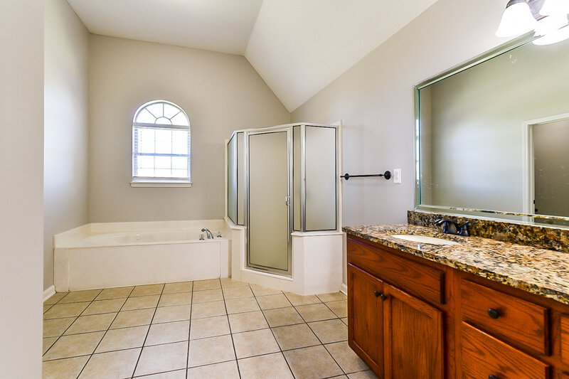 2,430/Mo, 5673 Grove Ln Horn Lake, MS 38637 Main Bathroom View