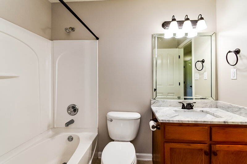 2,430/Mo, 5673 Grove Ln Horn Lake, MS 38637 Bathroom View