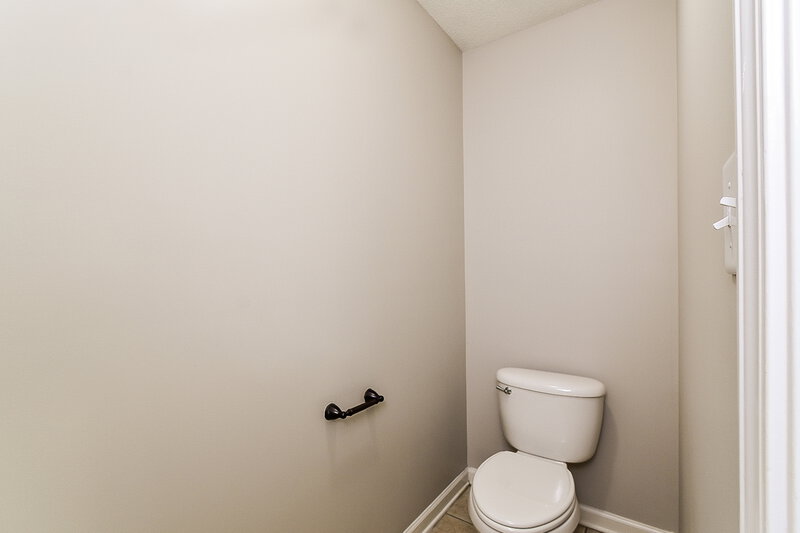 2,430/Mo, 5673 Grove Ln Horn Lake, MS 38637 Bathroom View 2