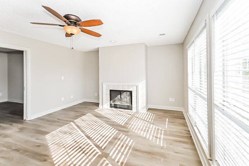 2,200/Mo, 7170 Fox Creek Dr Olive Branch, MS 38654 Living Room View 2