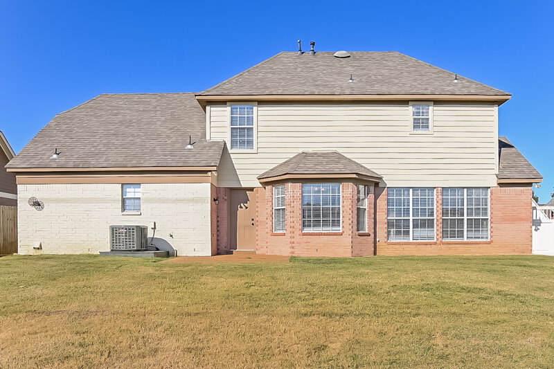 2,200/Mo, 7170 Fox Creek Dr Olive Branch, MS 38654 Rear View