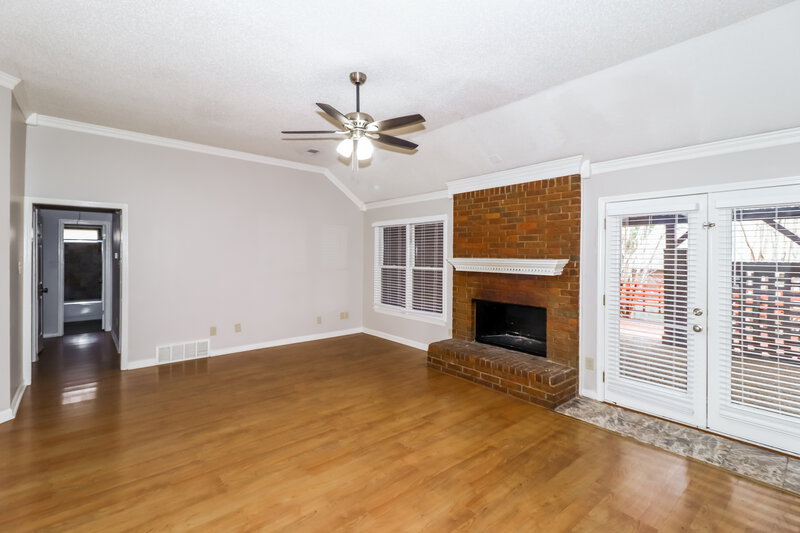 1,755/Mo, 4800 Harvest Knoll Cv S Memphis, TN 38125 Living Room View 2