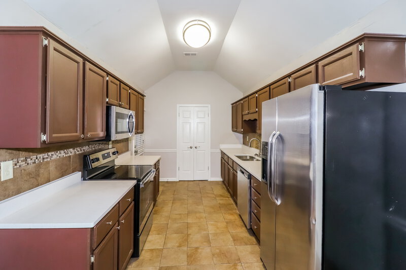 1,755/Mo, 4800 Harvest Knoll Cv S Memphis, TN 38125 Kitchen View