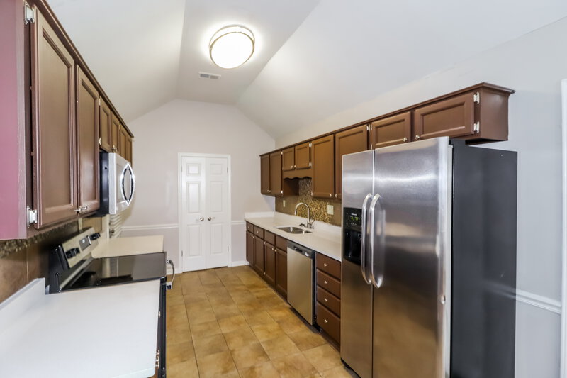 1,755/Mo, 4800 Harvest Knoll Cv S Memphis, TN 38125 Kitchen View 2