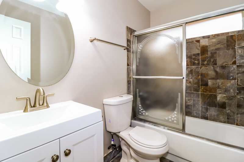 1,755/Mo, 4800 Harvest Knoll Cv S Memphis, TN 38125 Bathroom View