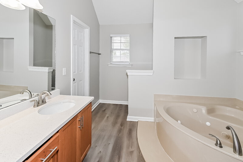 1,880/Mo, 5911 Magnolia Lakes Dr Olive Branch, MS 38654 Main Bathroom View