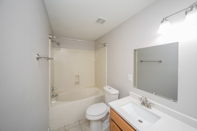1,580/Mo, 2731 Maggie Woods Pl Arlington, TN 38002 Main Bathroom View