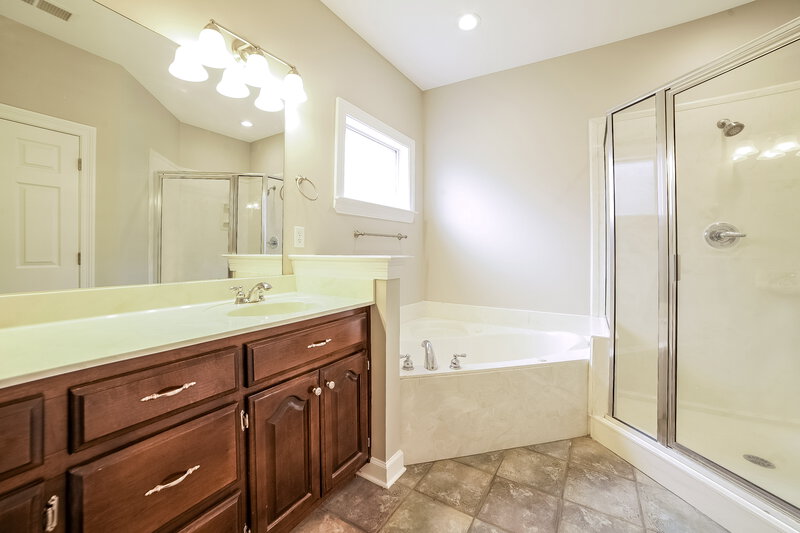 3,210/Mo, 2875 Liverpool Ln Southaven, MS 38671 Main Bathroom View 2