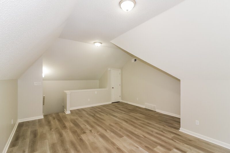 2,890/Mo, 636 Old River Cv Cordova, TN 38018 Loft View 2