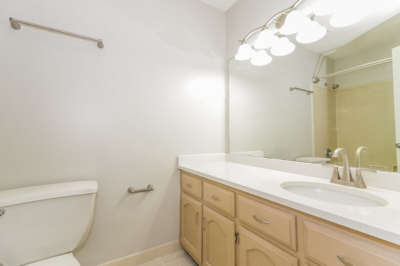 2,890/Mo, 636 Old River Cv Cordova, TN 38018 Bathroom View