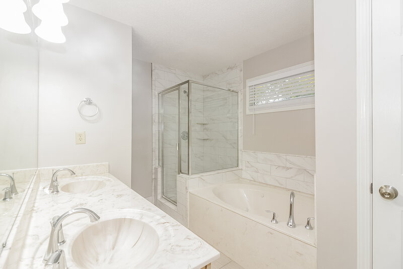 1,920/Mo, 1502 Appling Wood Cv S Cordova, TN 38016 Main Bathroom View