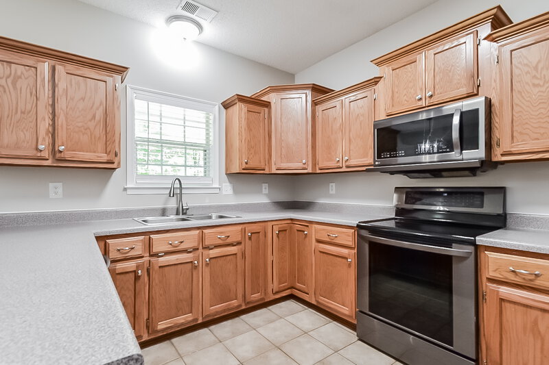 2,575/Mo, 2007 Westwind Dr Nesbit, MS 38651 Kitchen View