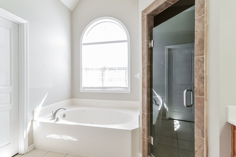 2,575/Mo, 2007 Westwind Dr Nesbit, MS 38651 Bathroom View 2