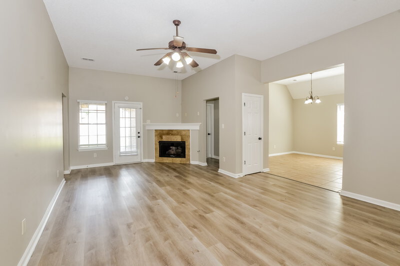 1,960/Mo, 9018 Billy Pat Dr Olive Branch, MS 38654 Living Room View 2
